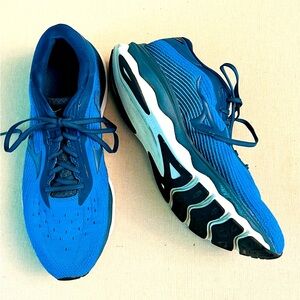 Mizuno Men’s Wave Sky 05 Running Shoes Sz 9.5 Very Good Pre-Owned Condition